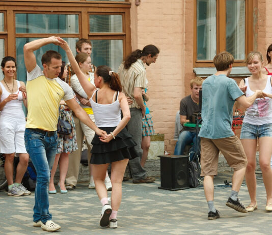 Jakie tańce najlepiej sprawdzą się na imprezie? Jakie tańce najlepiej sprawdzą się na imprezie?