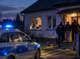 Wyszków: 18-latek zdemolował dom i uszkodził radiowóz. Policja interweniowała Wyszków 18 latek zdemolował