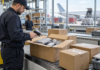 Przesyłki z Chin 2026: cło, VAT, Temu i AliExpress Przesyłki z Chin cło vat i opłaty aliexpress, temu, alibaba podczas odprawy celnej w centrum logistycznym