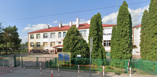 Atak w szkole w Leszczydole-Nowinach. Trzy osoby ranne atak nożownika w szkole w Leszczydole Nowinach