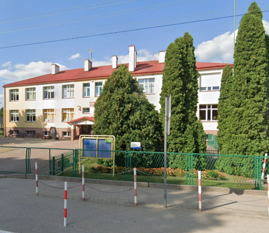 Atak w szkole w Leszczydole-Nowinach. Trzy osoby ranne atak nożownika w szkole w Leszczydole Nowinach